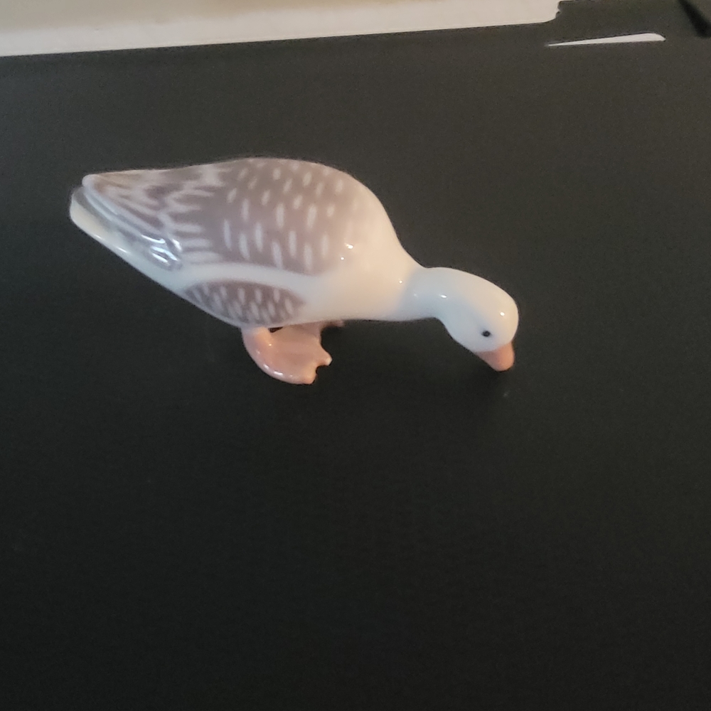 Bing & Grondahl (B & G) Porcelain Small Goose # 1902 Figurine Denmark